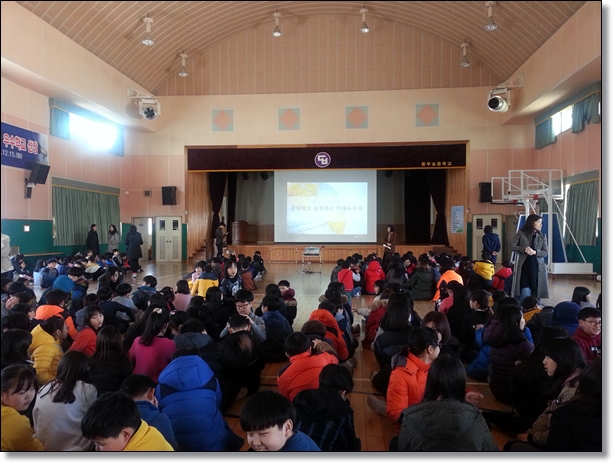 3월 6일 동부초등학교 학생들을 대상으로 실천하고 참여하는 미래유권자란 주제로 청소년 리더 연수 실시
