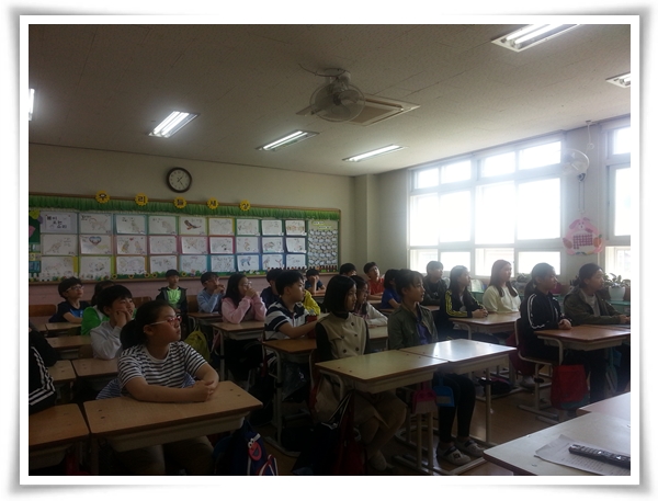 4. 19. 옥동초등학교 학생들을 대상으로 실천하고 참여하는 미래유권자라는 주제로 청소년 리더 연수를 실시했습니다.